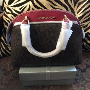 Michael Kors: signature satchel